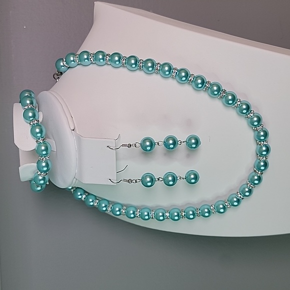 Beaded Jewelry Set Soft Teal Pearl Necklace Earrings Bracelet - Picture 10 of 10